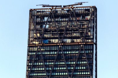Azionamenti vettoriali a c.a. per la manutenzione dei grattacieli