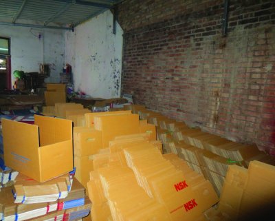 CON_Fake-NSK-cartons-on-floor.jpg_ico400 lutte