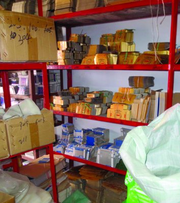 CON_Shelves_NSK-fake-bearing-packaging.jpg_ico400 contrefaçon