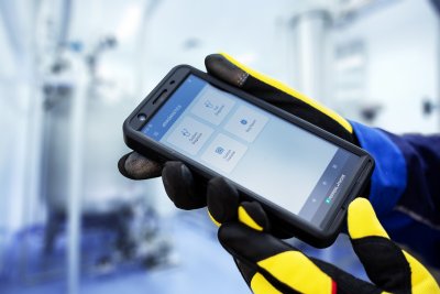 Lo smartphone Smart-Ex® 03-5G facilita le comunicazioni digitali nei parchi energetici spagnoli